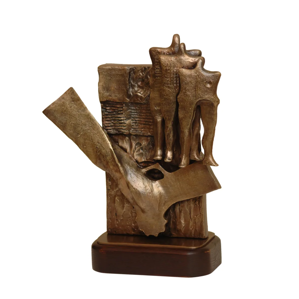 Bronze B5, 2009–2010. Bronze. Bronze of standing figures among angled, wall-like slabs on a wooden base.