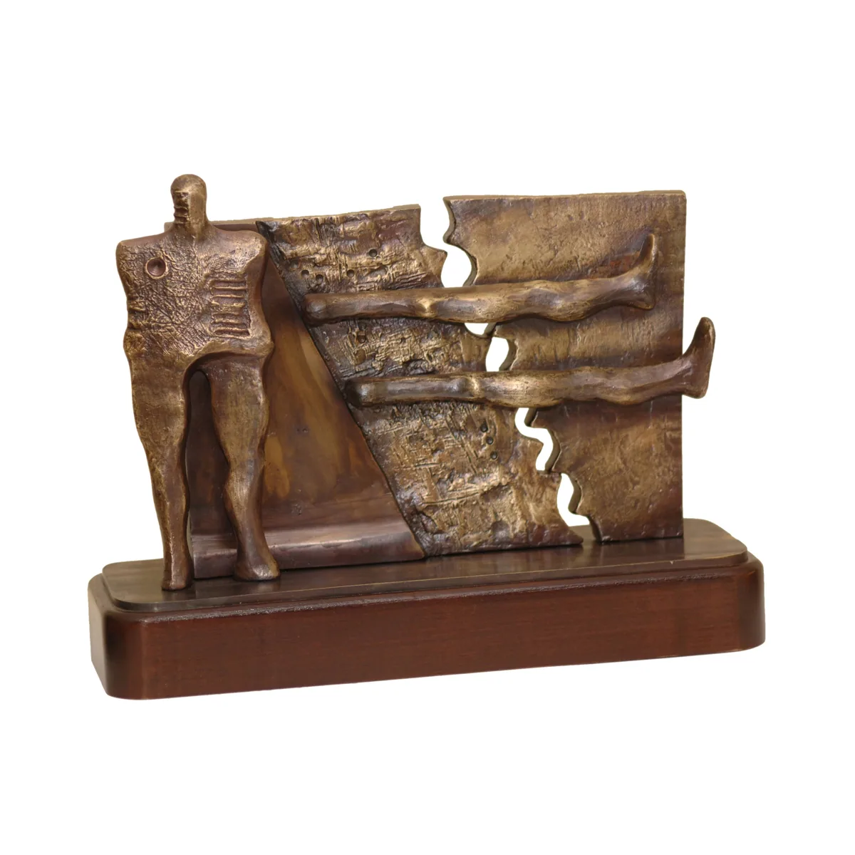 Bronze B7, 2009–2010. Bronze. Bronze of a figure beside a long panel broken by a wave-like crack, on a wooden base.